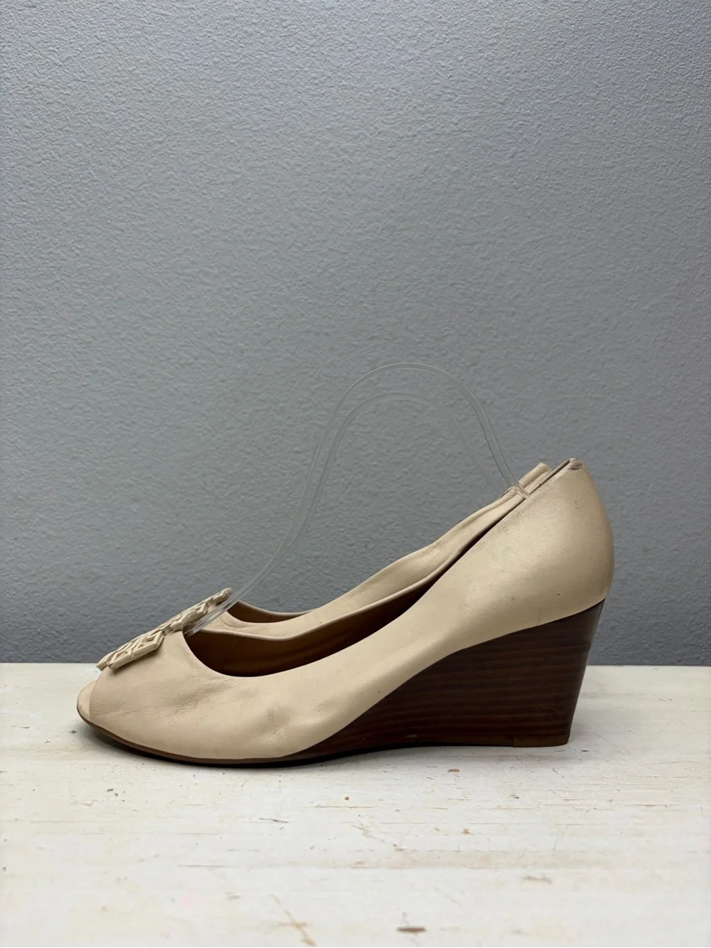 Tory Burch Beige Leather Lowell Open Toe Wedges Size 9